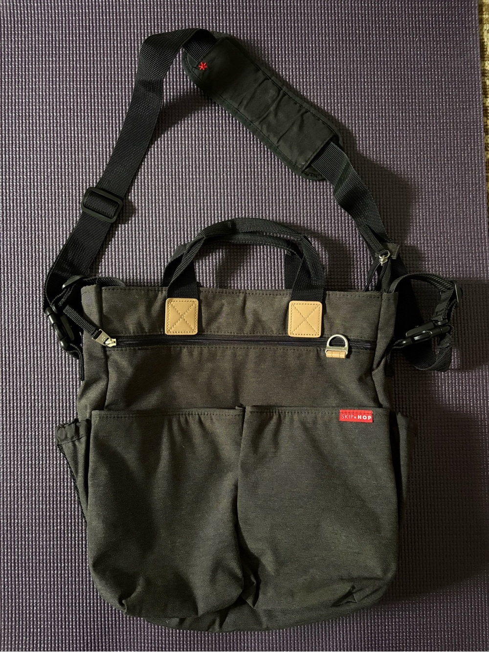 Skip Hop ICONIC duo deluxe charcoal grey Messenger Crossbody diaper Bag EUC